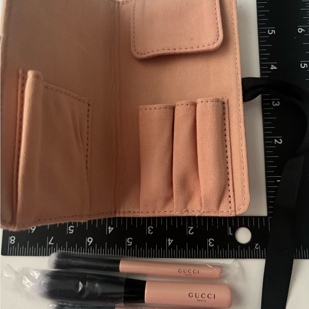 GUCCI Beauty Travel Gift Set Lot – Pouch, Comb, Brush, Pink - Picture 7 of 8
